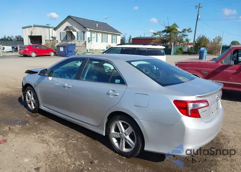 2013 Toyota Camry Se z USA, uszkodzony, nr VIN 4T1BF1FK5DU724282